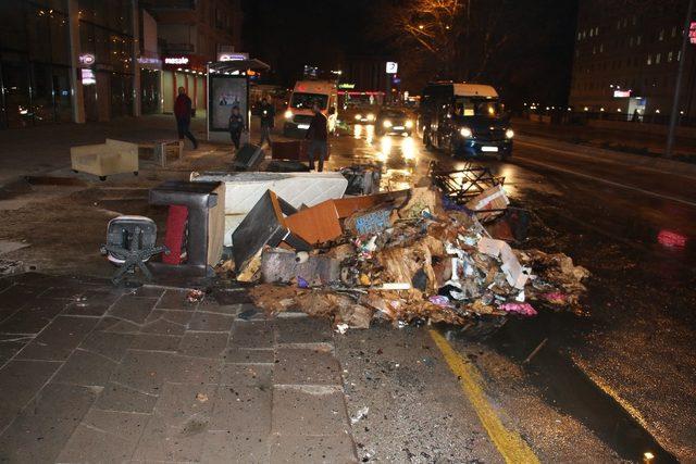 Başkent’te sigara izmariti kamyoneti tutuşturdu