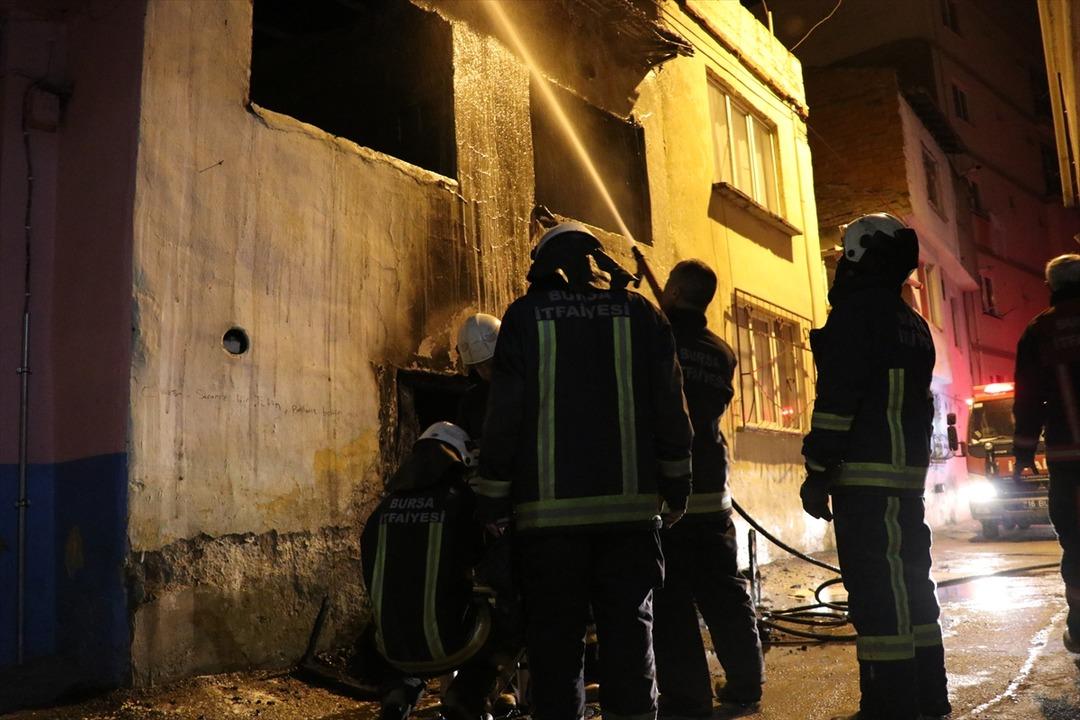 S&ouml;nd&uuml;rmek i&ccedil;in 1 saat uğraştılar