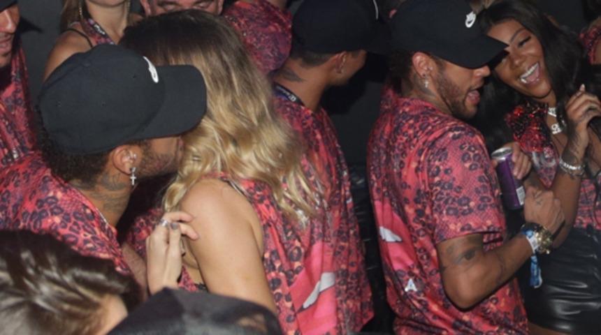 Neymar'dan Rio Karnavalı çıkartması! Anitta ile birlikte Rio'da