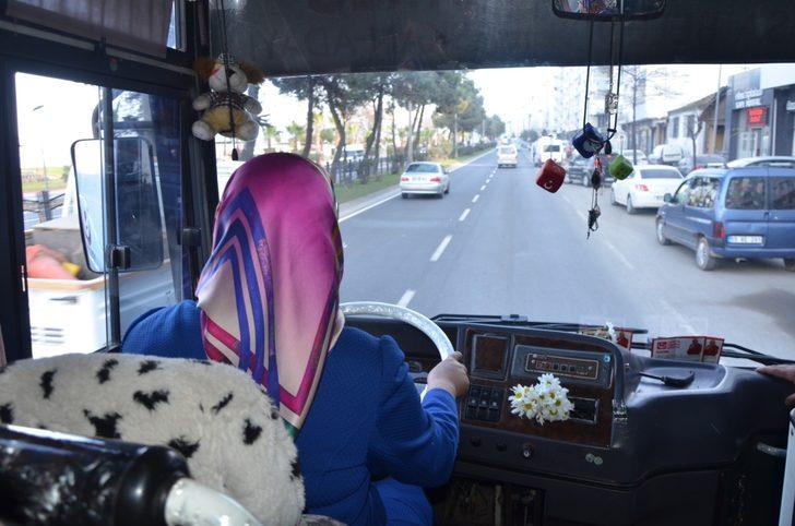 BBP'li adayı gören şaşkınlığını gizleyemiyor! Seçim aracını kendisi kullanıyor G1