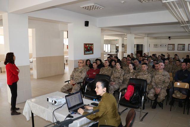 Jandarmaya kadın erkek eşitliği semineri