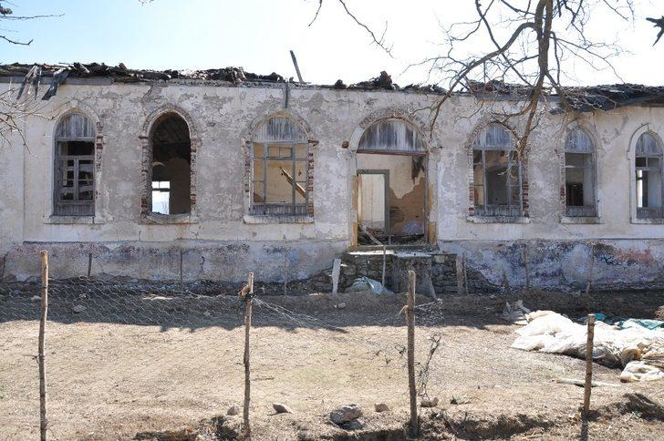 Tarihi ilkokul onarım bekliyor G2