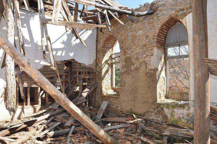 Tarihi ilkokul onarım bekliyor G4