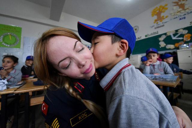  Jandarma abla  g&ouml;n&uuml;llerde taht kurdu 1