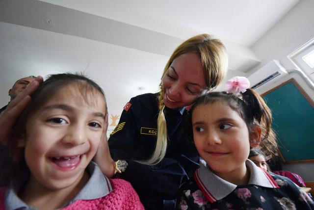  Jandarma abla  g&ouml;n&uuml;llerde taht kurdu 2