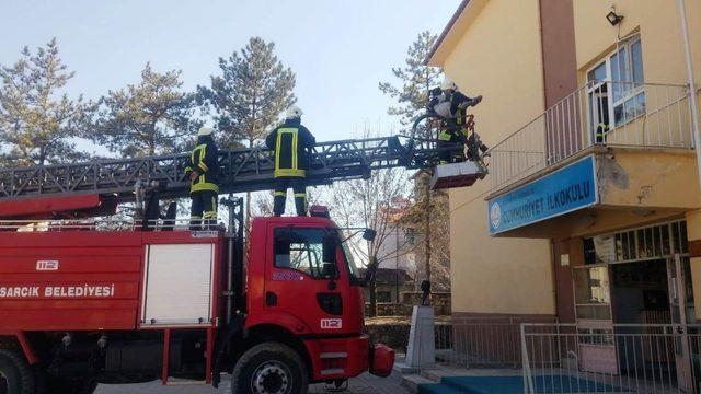 Okulda deprem ve yangın tahliye tatbikatı