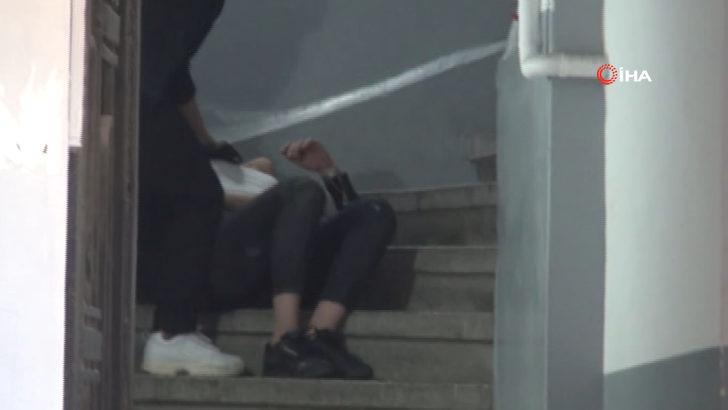 Taksim'de korkutan görüntü! 3 kişi zor taşıdı G1