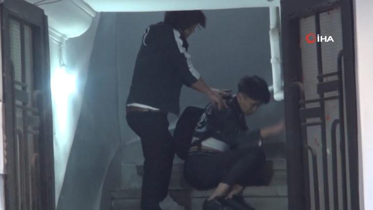 Taksim'de korkutan görüntü! 3 kişi zor taşıdı G4