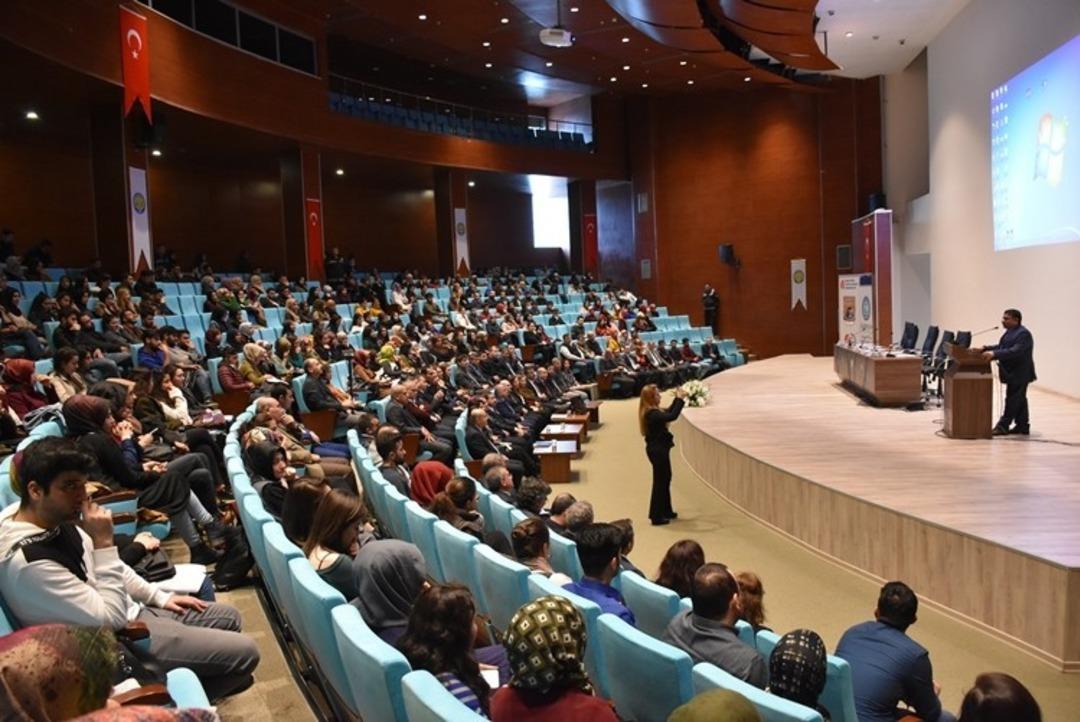 Harran &uuml;niversitesi&rsquo;nde vergi politika ve uygulamalar tartışıldı