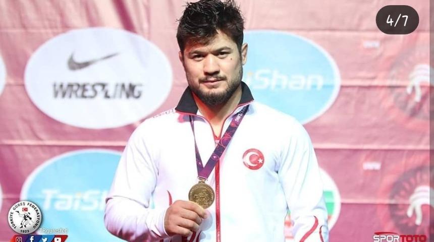 Akhisarlı güreşçi Ali Cengiz Avrupa üçüncüsü oldu