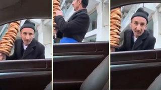 Simitçinin elindeki bütün simitleri satın almıştı! O adam konuştu