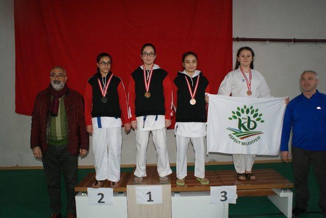 Manyas’ta Karate şampiyonası yapıldı