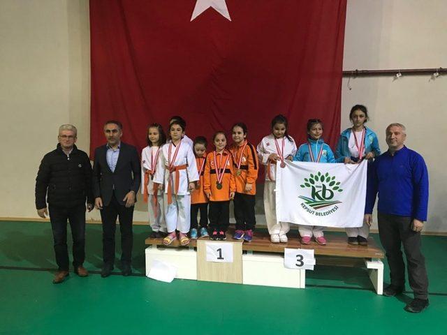 Manyas’ta Karate şampiyonası yapıldı