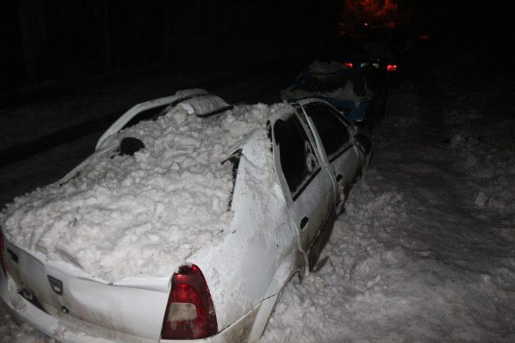 Çatılardan düşen kar ve buz kütleleri 10 araca zarar verdi  G1