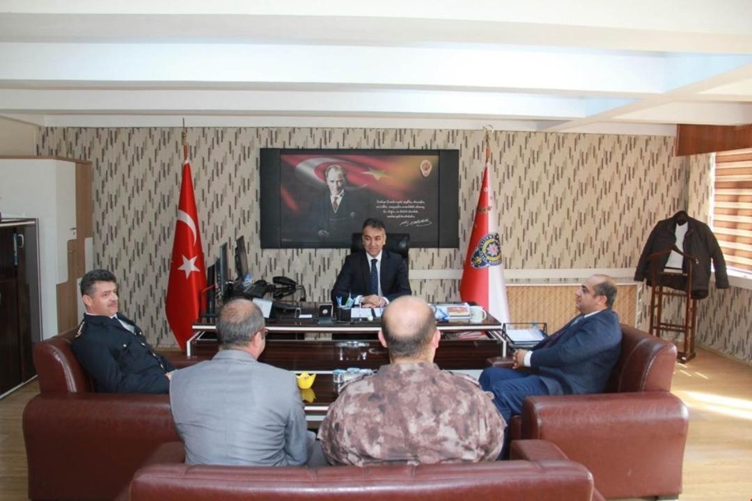 Vali &Ccedil;ağatay, Ahlat&rsquo;ta gezi ve incelemelerde bulundu