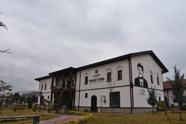 Turgut Özal için memleketi Malatya'da 'Anı Evi ve Araştırma Merkezi' açılacak