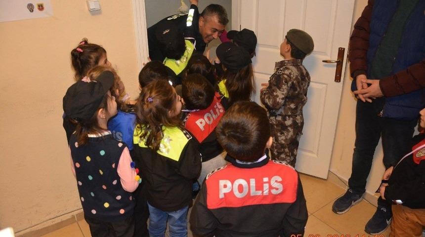 Anasınıfı &ouml;ğrencilerinden Emniyet M&uuml;d&uuml;rl&uuml;ğ&uuml;&rsquo;ne ziyaret