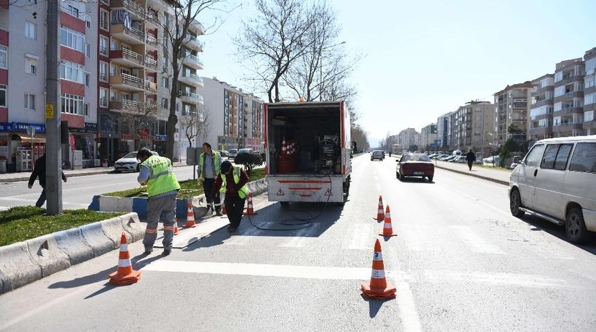 &Ccedil;anakkale&rsquo;de yol &ccedil;izgileri yenileniyor