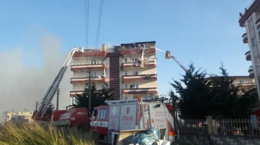 &Ccedil;ınarcık il&ccedil;esinde &ccedil;ıkan yangında 2 daire k&uuml;l oldu
