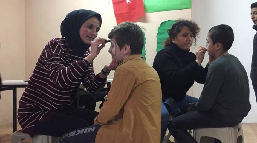 Gezgin topluluğu ortaokul &ouml;ğrencileri ile bir araya geldi