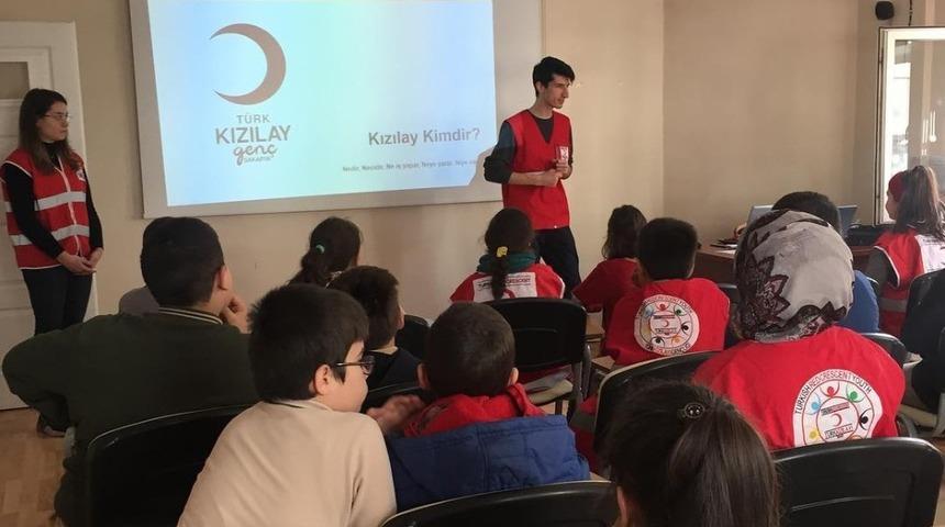 Bilgievi&rsquo;ne &rsquo;En Gen&ccedil; Kızılay Kul&uuml;b&uuml;&rsquo; kuruldu