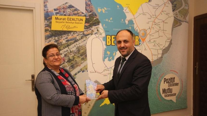 Başkan &Ouml;zaltun&rsquo;dan meclis &uuml;yelerine teşekk&uuml;r plaketi