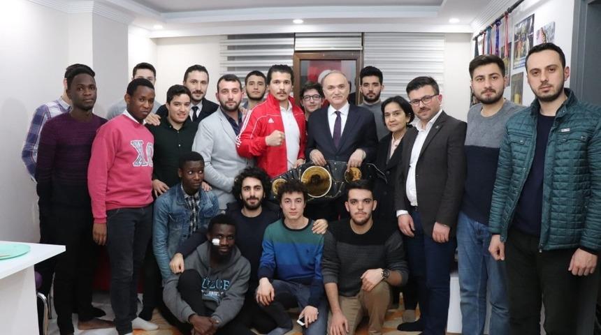 &Ouml;zl&uuml;, &ouml;ğrencilerin isteğini geri &ccedil;evirmedi