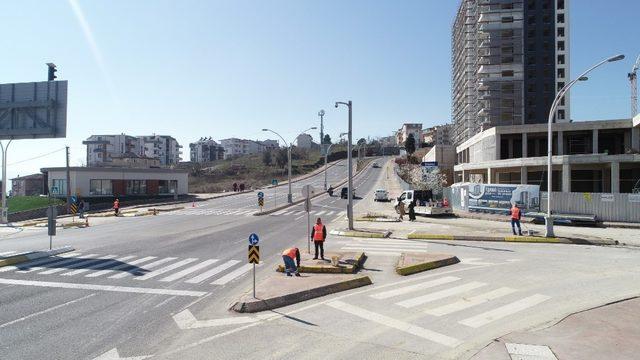 Gazanfer Bilge Bulvarı’nda bozulan yol ve kaldırımlar yenileniyor