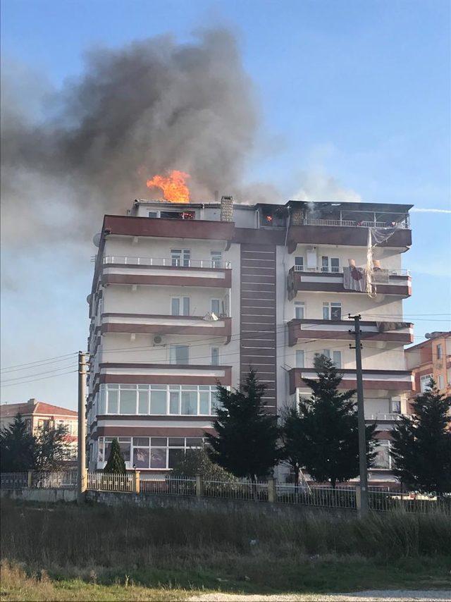 Yalova'daki yangında 2 daire kullanılamaz hale geldi