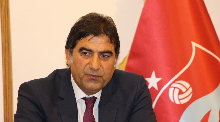 Trabzonspor Teknik Direktörü Ünal Karaman'dan eleştirilere sert cevap