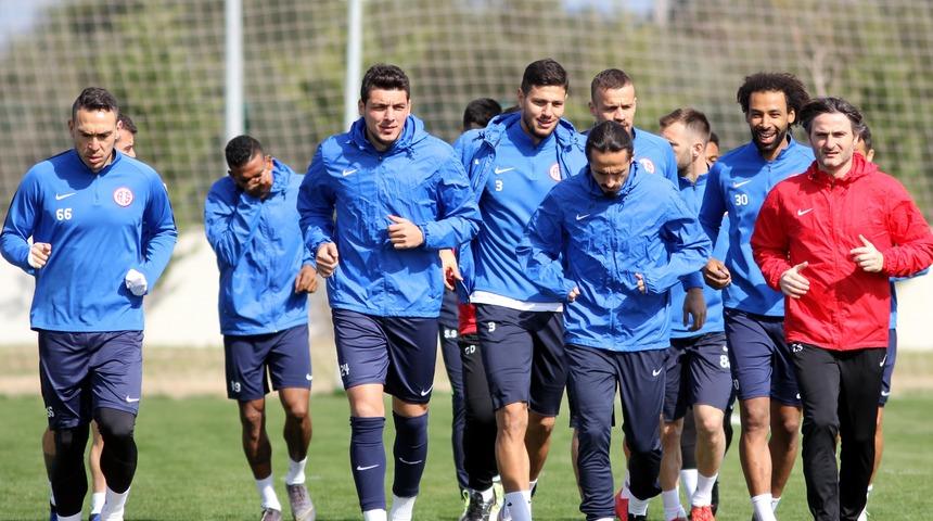 Antalyaspor Galatasaray hazırlıklarını s&uuml;rd&uuml;rd&uuml;