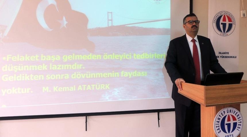 &Uuml;niversite &ouml;ğrencilerine sivil savunma ve afet bilinci konferansı