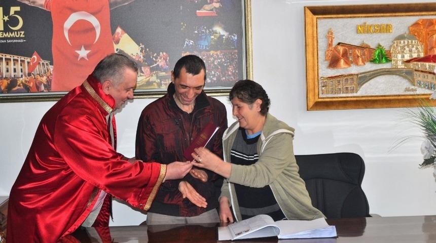 Zihinsel engelli çift resmi nikahlarına kavuştu