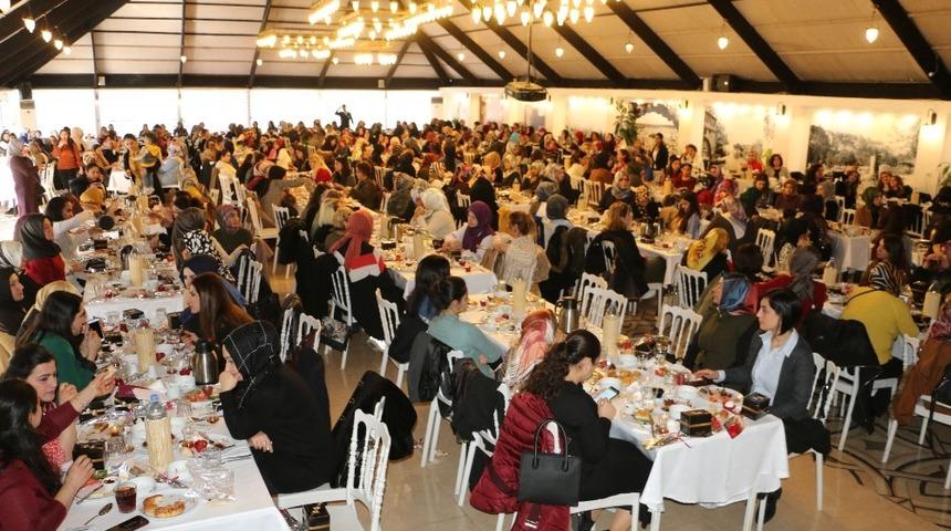 Başkan &Ccedil;ift&ccedil;i kadınlara seslendi