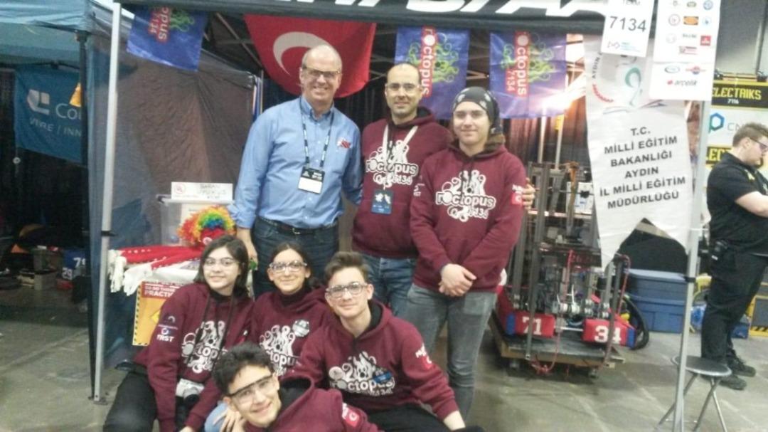 Başak Koleji&rsquo;nden mezun &ouml;ğrenciler Kanada&rsquo;da T&uuml;rkiye&rsquo;yi temsil etti