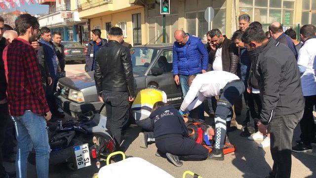 Motosiklet ile resmi plakalı otomobil çarpıştı, bir kişi yaralandı