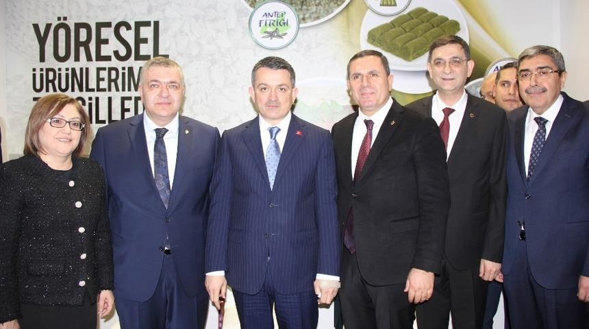 Tarım ve Orman Bakanı Pakdemirli’den GTB standına ziyaret