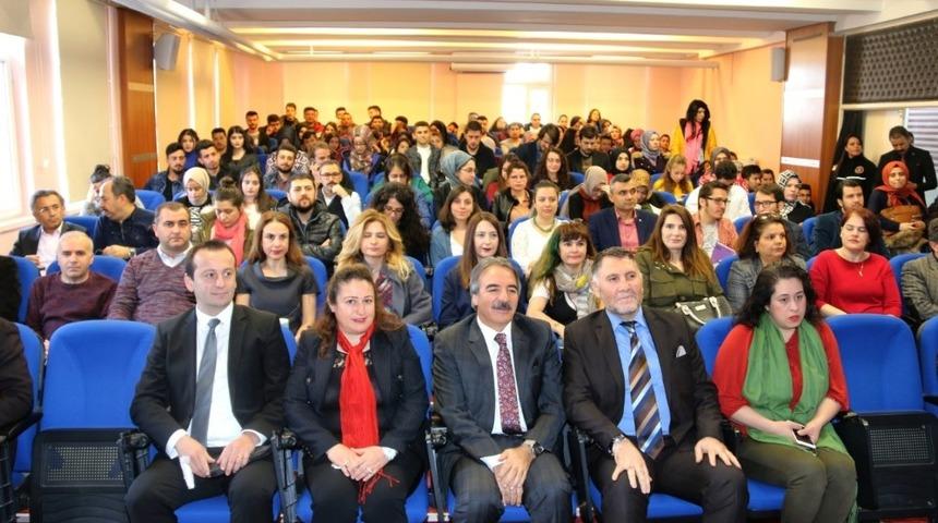 Rekt&ouml;r Bağlı İİBF&rsquo;de &lsquo;&Ccedil;ok K&uuml;lt&uuml;rl&uuml;l&uuml;k ve Birlikte Yaşamak&rsquo; &uuml;zerine konuştu