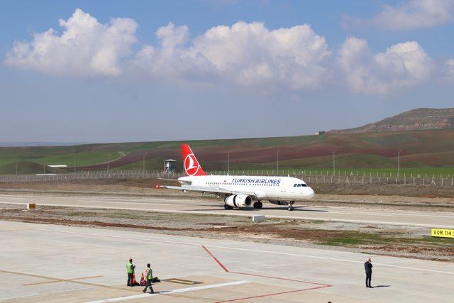 Siirt Havalimanı, 2 yıl aradan sonra yeniden seferlere a&ccedil;ıldı 3