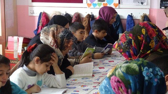 Öğretmen, öğrenci ve veli aynı masada buluştu