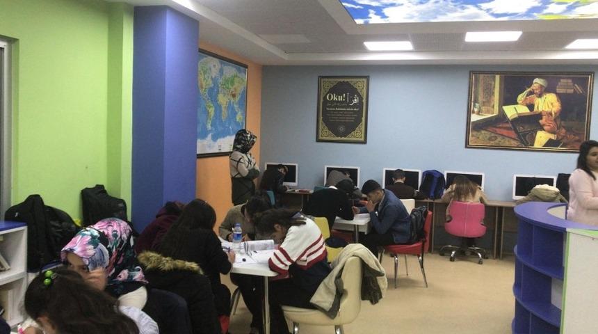 Evde ders çalışamayan öğrencilere etüt