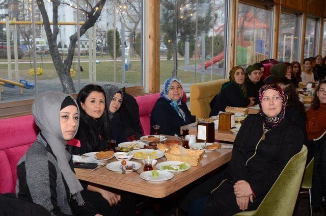 Başkan Bakıcı, sağlıklı yaşam merkezlerine devam eden hanımlarla bir araya geldi