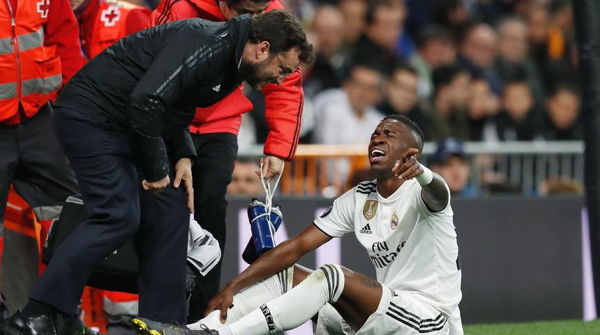 Real Madrid'de Vinicius Junior 2 ay sahalardan uzak kalacak
