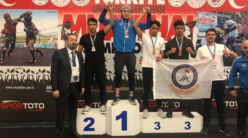 D&Uuml; muay-thai şampiyonasında T&uuml;rkiye ikincisi oldu
