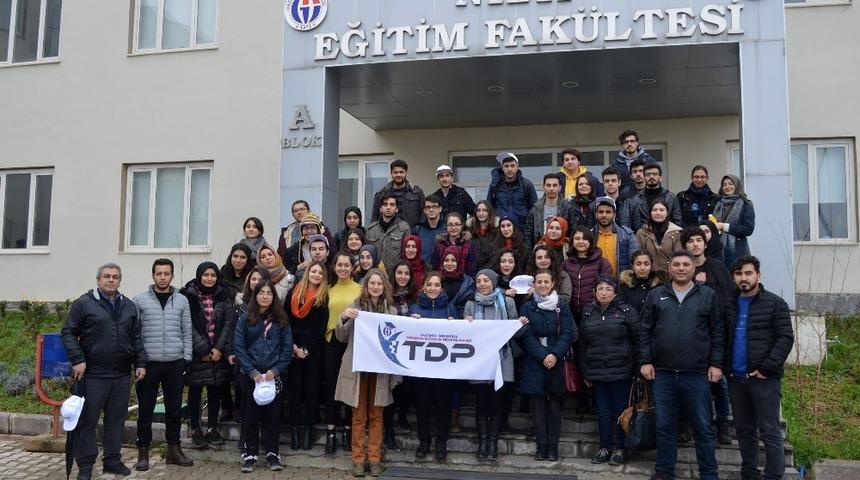 GA&Uuml;N &ouml;ğrencileri 300 fidanı toprakla buluşturdu