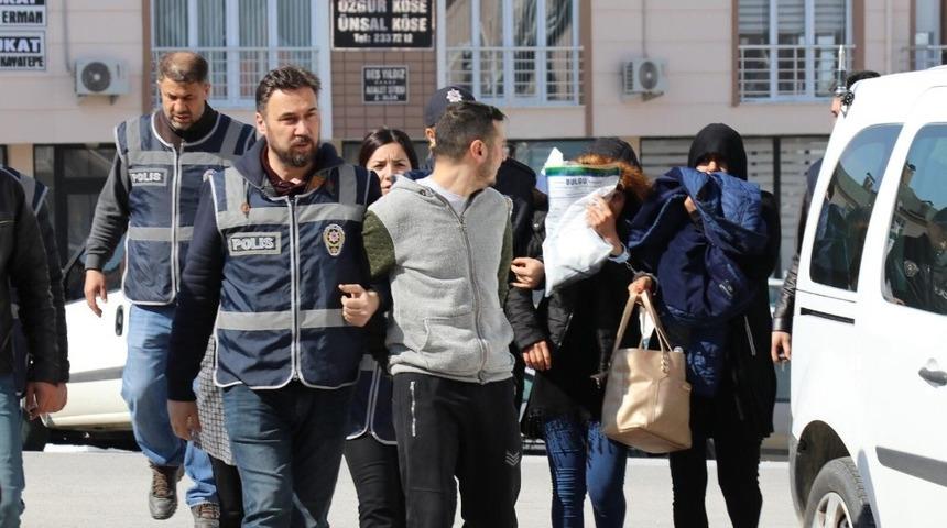 Hırsızların seyyar satıcı yalanı polisi kandırmaya yetmedi