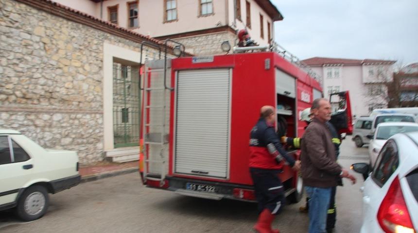 Atılan sigara izmariti az kalsın faciaya yol a&ccedil;ıyordu