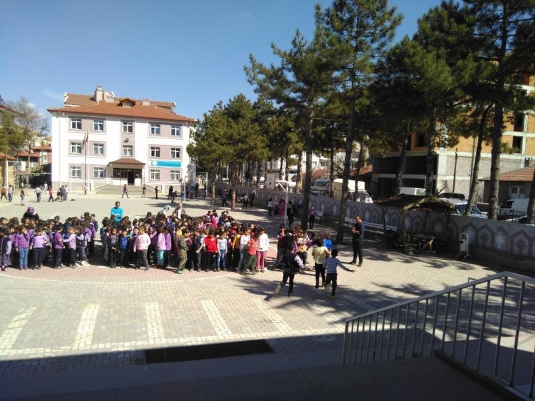 Minik &ouml;ğrencilerin ikaz alarm tatbikatı heyecanı