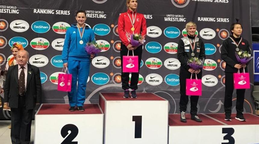 B&Uuml; &ouml;ğrencisi Buse Tosun Dan Kolov&rsquo;da şampiyon oldu