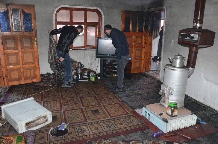 Bacadan düşen kıvılcım evi kullanılamaz hale getirdi G5